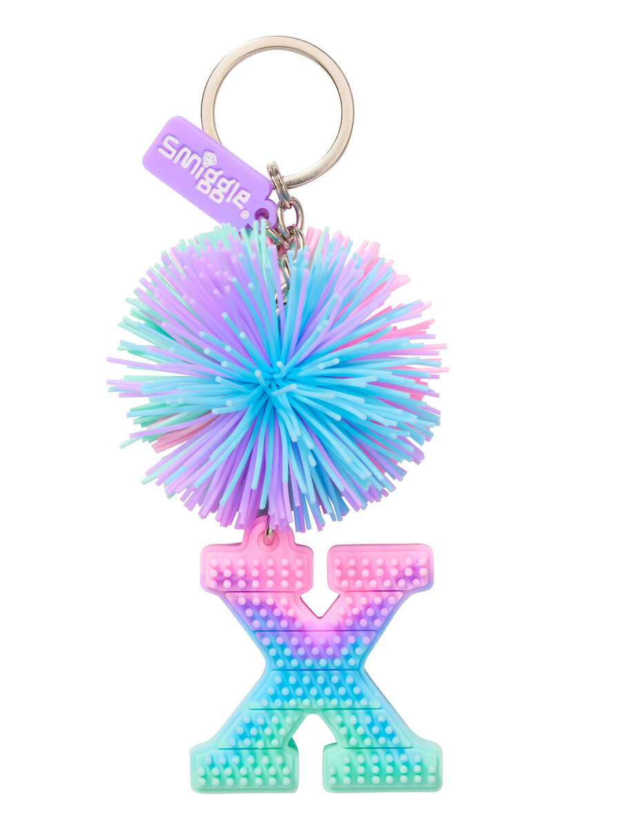 breloc cu alfabet parfumat cu pom-pom pastel