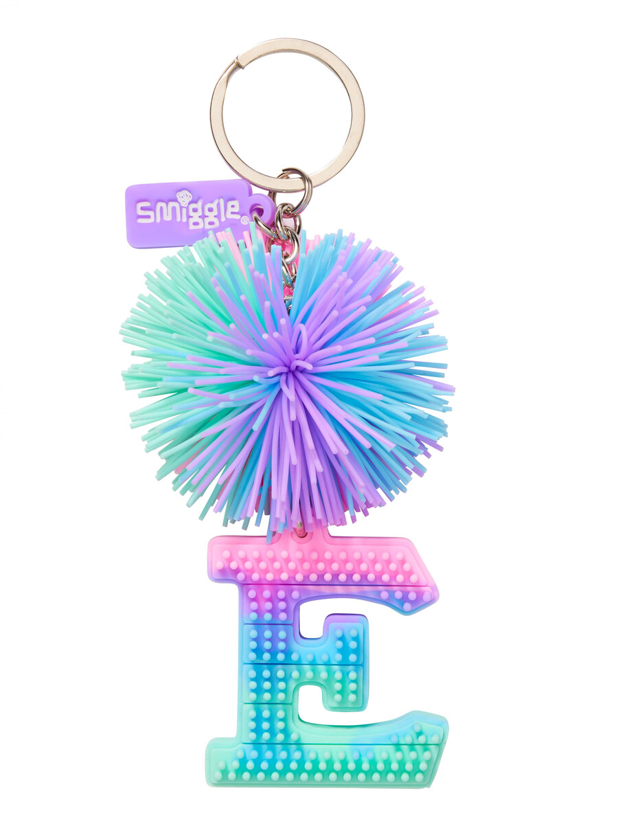 breloc cu alfabet parfumat cu pom-pom pastel