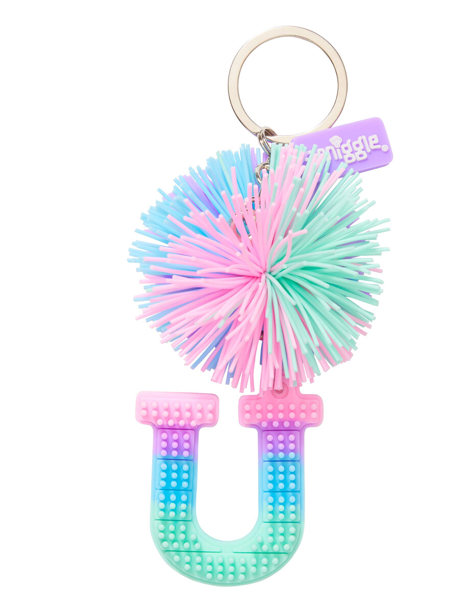 breloc cu alfabet parfumat cu pom-pom pastel