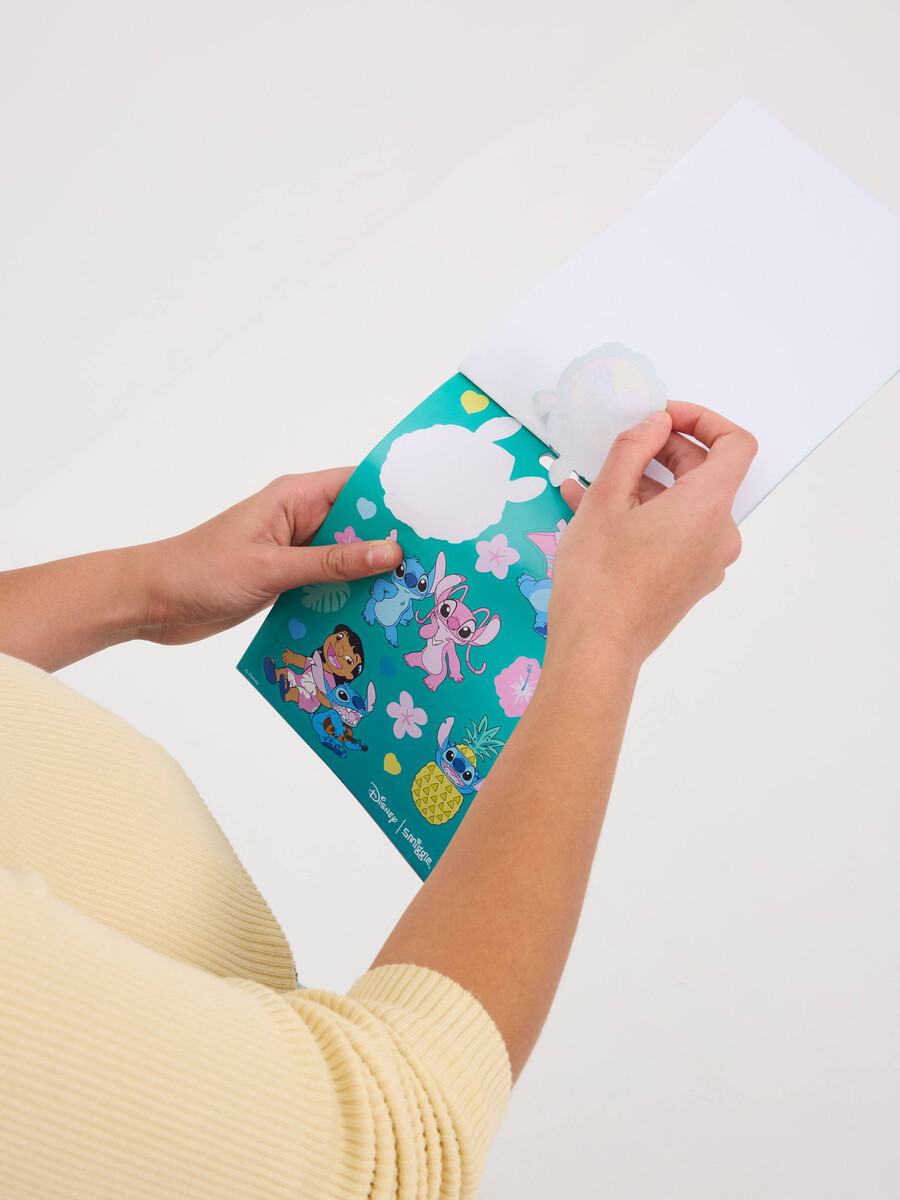 carte de studio cu autocolante stitch